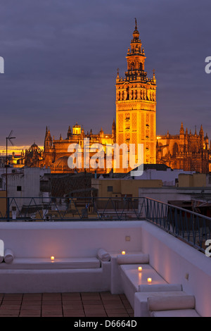 La Giralda et la Cathédrale de Séville, ville de Séville (Séville), Province de Séville, Andalousie, Espagne (Andalousie), l'Europe. Banque D'Images