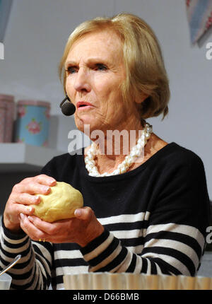 Excel, Londres, Royaume-Uni. 12 avril 2013. Le célèbre Chef Mary Berry au Cake Show International. Credit : KEITH MAYHEW/Alamy Live News Banque D'Images