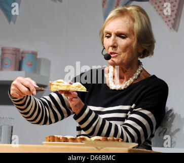 Excel, Londres, Royaume-Uni. 12 avril 2013. Le célèbre Chef Mary Berry au Cake Show International. Credit : KEITH MAYHEW/Alamy Live News Banque D'Images