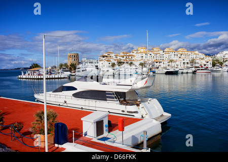 Puerto Banus marina près de Marbella en Espagne. Banque D'Images