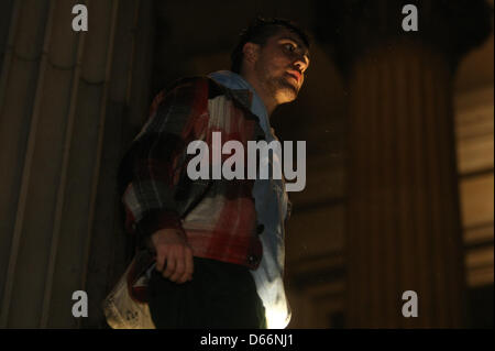 Londres, Royaume-Uni. 13 avril 2013. Les gens se rassemblent à Trafalgar Square pour le cerebrate du décès de l'ancien premier ministre Margaret Thatcher. Martyn Wheatley/Alamy Live News Banque D'Images