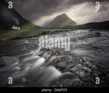 GB - Ecosse : River dans Coupall Glen Coe (Highlands) Banque D'Images