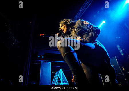 13 avril 2013 - Toronto, Ontario, Canada - groupe de heavy metal italien "Lacuna Coil" sur scène à Sound Academy de Toronto. En photo - chanteur CRISTINA SCABBIA (crédit Image : ©/ZUMAPRESS.com) Vidyashev Igor Banque D'Images