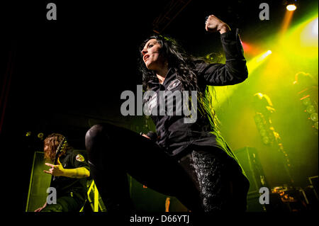 13 avril 2013 - Toronto, Ontario, Canada - chanteur CRISTINA SCABBIA joue sur la scène avec le groupe de heavy metal italien "Lacuna Coil" au Sound Academy de Toronto. (Crédit Image : © Vidyashev ZUMAPRESS.com)/Igor Banque D'Images