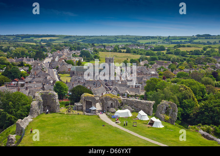 Château de Corfe village vue du château ruines, Dorset, England, UK Banque D'Images