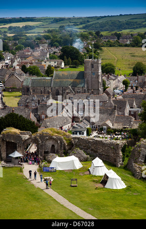 Château de Corfe village vue du château ruines, Dorset, England, UK Banque D'Images