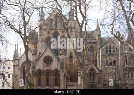 Vue de l'Église du Christ Roi, Bloomsbury, de Gordon Square, Bloomsbury, London, UK. Banque D'Images