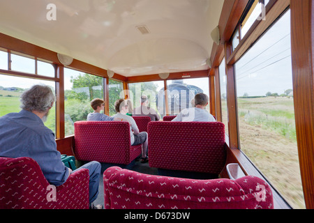 Une vue de l'intérieur de la Belle Devon historique transport d'observation au travail sur le chemin de fer Swanage Dorset préservé England UK Banque D'Images