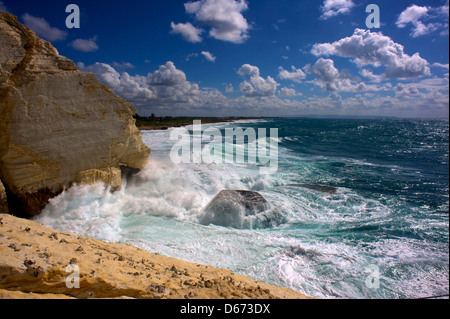 Ras-an-Nakura, célèbres Grottes, une formation géologique à la frontière entre Israël et le Liban, sur la côte méditerranéenne. Galilée occidentale Banque D'Images