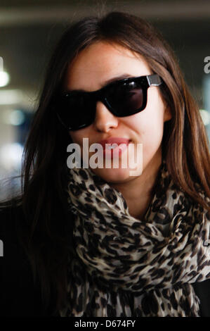 Athènes, Grèce - 14 avril 2013 - Modèle Irina Shayk et petite amie du joueur de foot Cristiano Ronaldo arrive à Athènes pour participer à MTV party. Image Crédit : Crédit :/ZUMAPRESS.com/Alamy Vafeiadakis Aristidis Live News Banque D'Images