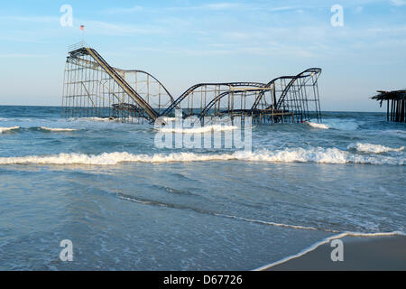 Le Jet Star roller coaster toujours ensembles dans l'océan Atlantique à Seaside Heights, NJ USA. La montagne russe a été déposé là par l'Ouragan Sandy en octobre 2012 et a été supprimée en mai 2013 Banque D'Images