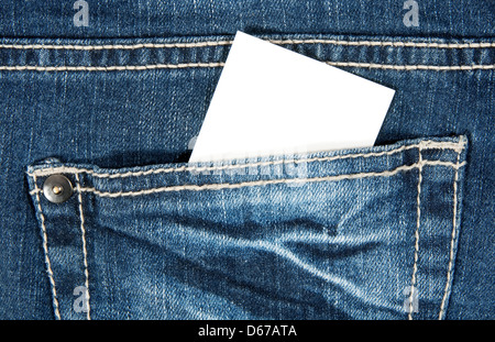 Carte vierge Avec copie espace dans une poche de jeans. Banque D'Images