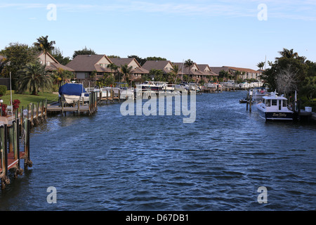 Maisons du canal sur Sanibel Island, Floride, USA Banque D'Images