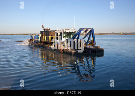 Drague suceuse hydraulique la création d'habitats fauniques. Banque D'Images