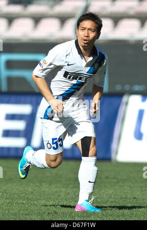 Yuto Nagatomo (Inter), le 14 avril 2013 - Football / Soccer : Italien 'Serie' un match entre Cagliari 2-0 Inter Milan au Stadio Nereo Rocco à Trieste (Italie). (Photo par Enrico Calderoni/AFLO SPORT) Banque D'Images