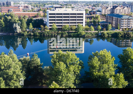 Piscine sur la rivière Spokane derrière le barrage des chutes supérieures, Spokane, Washington, USA Banque D'Images