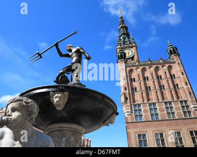 Fontaine de Neptune et la ville principale de l'Hôtel de ville Gdansk - Pologne Banque D'Images