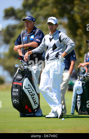 Melbourne, Australie. 16-11-12. Adam Scott (Aus) avec plateau Steve Williams au deuxième tour à l'Australian Masters Banque D'Images