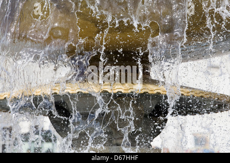 Fontaine de l'eau dans le célèbre quartier de Trafalgar Square Banque D'Images