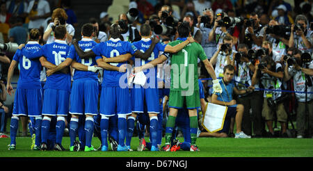 L'équipe de départ de l'Italie, poser pour les photographes pendant l'UEFA EURO 2012 football match quart de finale l'Angleterre contre l'Italie au NSC Olimpiyskiy Stade Olympique de Kiev, Ukraine, le 24 juin 2012. Photo : Thomas Eisenhuth dpa (veuillez vous reporter aux chapitres 7 et 8 de l'http://dpaq.de/Ziovh de l'UEFA Euro 2012 Termes & Conditions)  + + +(c) afp - Bildfunk + + + Banque D'Images