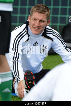 Bastian Schweinsteiger l'Allemagne au cours d'un entraînement de l'équipe nationale de football allemande sur le terrain d'entraînement près de l'hôtel Dwor Oliwski à Gdansk, Pologne, 25 juin 2012. Photo : Marcus Brandt dpa  + + +(c) afp - Bildfunk + + + Banque D'Images