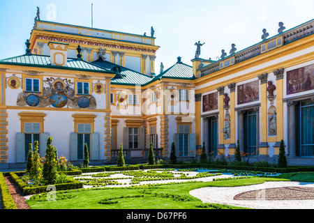 Un bel exemple de l'architecture baroque du 17ème siècle au Palais Royal de Wilanów à Varsovie, Pologne. Banque D'Images