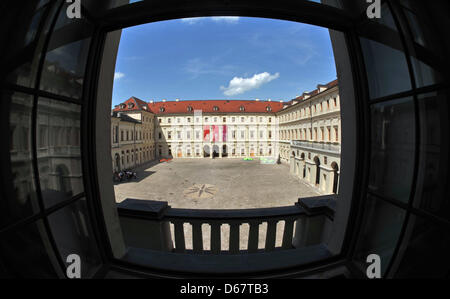 Vue de la cour intérieure de l'impérial (city palace) à Weimar, Allemagne, 28 juin 2012. Le Stadtschloss Weimar deviendra le nouveau centre de la Fondation classiques de Weimar et de départ pour les visiteurs de partout dans le monde. Le conseil de fondation d'accord sur le projet de 40 millions d'euros, jeudi. Photo : Martin Schutt Banque D'Images