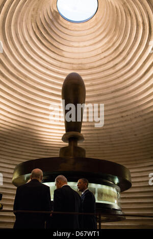 Le président des États-Unis Barack Obama vues de la mer Morte au Musée d'Israël à Jérusalem, le 21 mars 2013. Crédit obligatoire . : Pete Souza - White House via CNP Banque D'Images