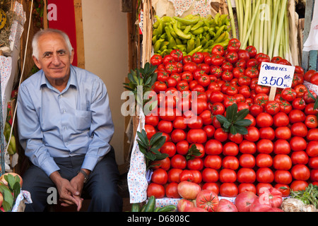 La Turquie, Istanbul, Kadiköy, Günesli Bahce Sokak, Obst und-Gemüsegeschäft Banque D'Images