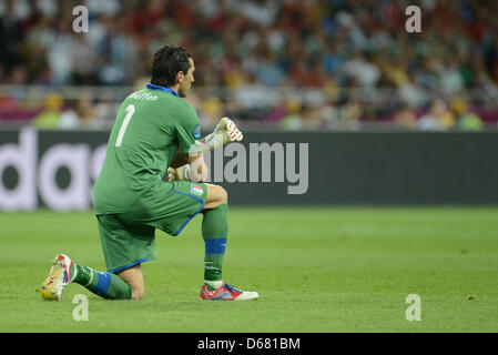 Gardien de l'Italie au cours de Gianluigi Buffon l'UEFA EURO 2012 football match final contre l'Espagne l'Italie au Stade Olympique de Kiev, Ukraine, 01 juillet 2012. Photo : Andreas Gebert dpa (veuillez vous reporter aux chapitres 7 et 8 de l'http://dpaq.de/Ziovh de l'UEFA Euro 2012 Termes & Conditions) Banque D'Images