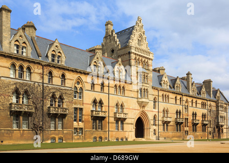 Circa 1863 Bâtiment prairie avec entrée principale avant de Christ Church College à Oxford, Oxfordshire, England, UK, Grande-Bretagne Banque D'Images