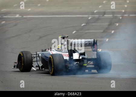 Pilote de Formule 1 brésilien Bruno Senna de Williams dirige sa voiture pendant le Grand Prix de Grande-Bretagne sur le circuit de Silverstone dans le Northamptonshire, Angleterre, 08 juillet 2012. Photo : David Ebener dpa  + + +(c) afp - Bildfunk + + + Banque D'Images