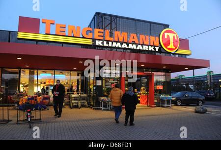 (Afp) - Un fichier photo datée du 10 janvier 2011 montre un super marché climatique de Tengelmann à Muehlheim an der Ruhr, Allemagne. Le groupe de sociétés Tengelmann présente ses chiffres annuels lors d'un point de presse sur les résultats annuels le 12 juillet 2012. Photo : Julian Stratenschulte Banque D'Images