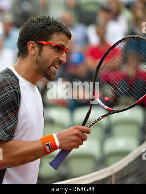 De la Serbie de Janko Tipsarevic joue contre l'Allemagne en quart de finale Johannesburg du tournoi ATP à Weissenhof à Stuttgart, Allemagne, 13 juillet 2012. Photo : MARIJAN MURAT Banque D'Images