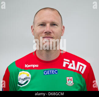 Ales Pajovic du club handball Bundesliga SC Magdeburg est photographié à la photocall de l'équipe pour la nouvelle saison de Bundesliga 2012/13 au Getec-Arena à Magdeburg, Allemagne, 13 juillet 2012. Photo : Jens Wolf Banque D'Images