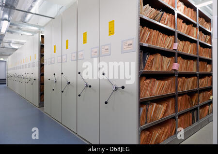 Des armoires s'étendre à l'ancienne archive de la Stasi est-allemande (le ministère de la sécurité d'État) à Berlin, Allemagne, 13 juillet 2012. Photo : Soeren Stache Banque D'Images