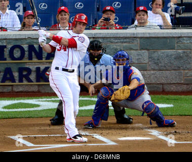 Nationals de Washington centerfielder Bryce Harper (34) des célibataires en première manche contre les Mets de New York au Championnat National Park de Washington, D.C., le mardi, 17 juillet 2012..Credit : Ron Sachs / CNP.(RESTRICTION : NO New York ou le New Jersey Journaux ou journaux dans un rayon de 75 km de la ville de New York) Banque D'Images