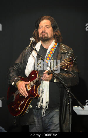 Musicien britannique, producteur et guitariste Alan Parsons joue sur la scène au cours de l'Alan Parsons Project Live tour 2012 au Circus Krone à Munich, Allemagne, 19 juillet 2012. Photo : Revierfoto Banque D'Images