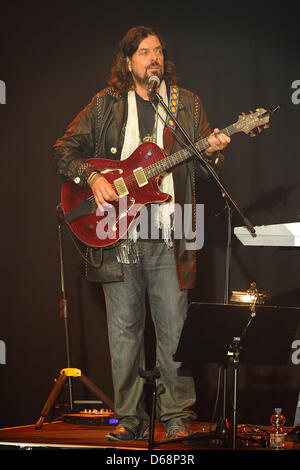 Musicien britannique, producteur et guitariste Alan Parsons joue sur la scène au cours de l'Alan Parsons Project Live tour 2012 au Circus Krone à Munich, Allemagne, 19 juillet 2012. Photo : Revierfoto Banque D'Images