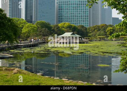 Nakajima-no-ochaya, thé, Jardins Hamarikyu, Tokyo, Japon Banque D'Images