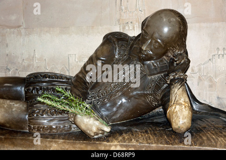 Statue d'albâtre de William Shakespeare dans La cathédrale de Southwark à Londres Banque D'Images