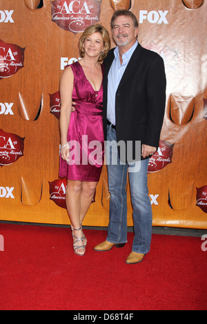 Bill Engvall, Gail Engvall 2011 American Country Awards - Les arrivées à l'hôtel MGM Grand Resort Hotel and Casino Las Vegas, Nevada - Banque D'Images