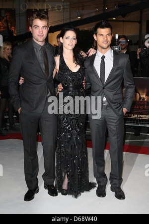 Robert Pattinson, Taylor Lautner, Kristen Stewart La Saga Twilight : Breaking Dawn : Partie 1 film premiere, tenue à Westfield - Banque D'Images