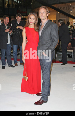 Jenson Button et petite amie Jessica Michibata La Saga Twilight : Breaking Dawn : Partie 1 film premiere, tenue à Westfield - Banque D'Images