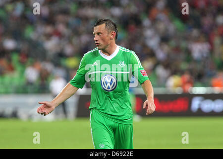 Wolfsburg Ivica Olic de gestes pendant le test match de la Bundesliga allemande clubs de football du VfL Wolfsburg vs FC Bayern Munich à Guangzhou, Chine, le 26 juillet 2012. Photo : Roland Hermstein Banque D'Images