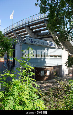 Vue sur le Steffi-Graf-stade avec la Mercedes Pavillon au centre de la Cour, un club de tennis STAGE DE Rot Weiss, représenté à Berlin-Grunewald Berlin, Allemagne, 30 juillet 2012. Photo : Soeren Stache Banque D'Images