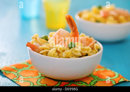 Salade de crevettes avec des spaghetti Banque D'Images