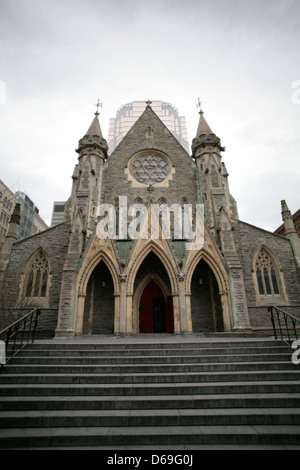 La Cathédrale Christ Church est une cathédrale néo-gothique situé sur la rue Sainte-Catherine à Montréal, Québec. Banque D'Images