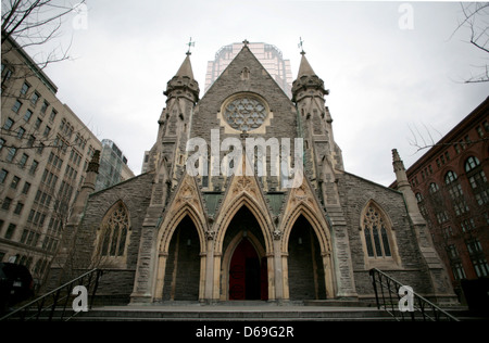 La Cathédrale Christ Church est une cathédrale néo-gothique situé sur la rue Sainte-Catherine à Montréal, Québec. Banque D'Images