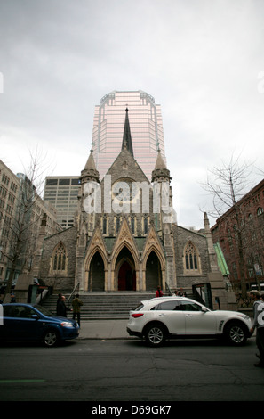 La Cathédrale Christ Church est une cathédrale néo-gothique situé sur la rue Sainte-Catherine à Montréal, Québec. Banque D'Images